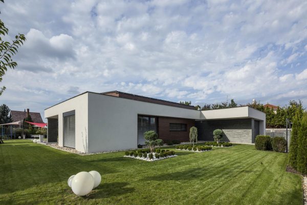 A-Stunning-L-Shaped-Modern-House-for-a-Four-Person-Family-in-Mosonmagyaróvár-Hungary-by-TOTH-PROJECT-8